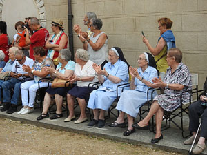 Festa Major de Sant Daniel 2018 - Danses i salutacions a la placeta del monestir de Sant Daniel