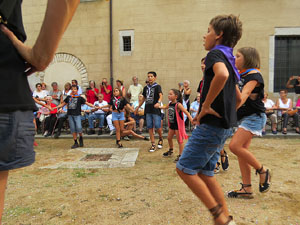 Festa Major de Sant Daniel 2018 - Danses i salutacions a la placeta del monestir de Sant Daniel