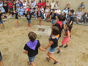 Festa Major de Sant Daniel 2018 - Danses i salutacions a la placeta del monestir de Sant Daniel