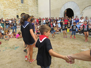 Festa Major de Sant Daniel 2018 - Danses i salutacions a la placeta del monestir de Sant Daniel