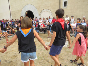 Festa Major de Sant Daniel 2018 - Danses i salutacions a la placeta del monestir de Sant Daniel