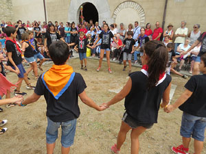 Festa Major de Sant Daniel 2018 - Danses i salutacions a la placeta del monestir de Sant Daniel