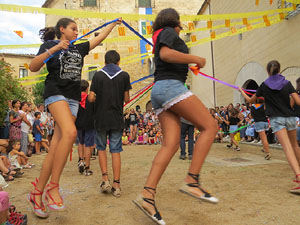 Festa Major de Sant Daniel 2018 - Danses i salutacions a la placeta del monestir de Sant Daniel