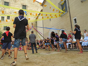 Festa Major de Sant Daniel 2018 - Danses i salutacions a la placeta del monestir de Sant Daniel