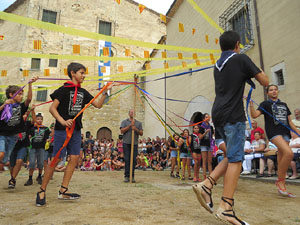 Festa Major de Sant Daniel 2018 - Danses i salutacions a la placeta del monestir de Sant Daniel