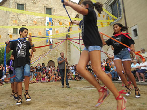 Festa Major de Sant Daniel 2018 - Danses i salutacions a la placeta del monestir de Sant Daniel