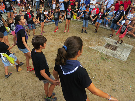 Festa Major de Sant Daniel 2018 - Danses i salutacions a la placeta del monestir de Sant Daniel