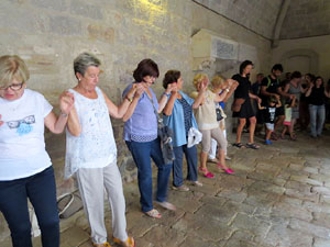 Festa Major de Sant Daniel 2018 - Audici&oacute; i ballada de la Sardana de les monges al claustre del Monestir de Sant Daniel