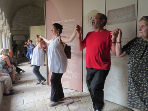 Festa Major de Sant Daniel 2018 - Audici&oacute; i ballada de la Sardana de les monges al claustre del Monestir de Sant Daniel