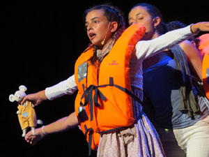 FITAG 2018 - Representaci&oacute; de l'obra Europa, a c&agrave;rrec de Cr&agrave;dula Teatre i el Cor Preludi, al Teatre Municipal