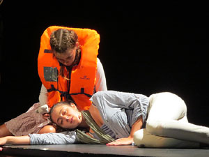 FITAG 2018 - Representaci&oacute; de l'obra Europa, a c&agrave;rrec de Cr&agrave;dula Teatre i el Cor Preludi, al Teatre Municipal