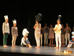 FITAG 2018 - Representaci&oacute; de l'obra Europa, a c&agrave;rrec de Cr&agrave;dula Teatre i el Cor Preludi, al Teatre Municipal