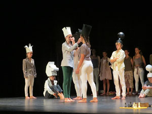 FITAG 2018 - Representaci&oacute; de l'obra Europa, a c&agrave;rrec de Cr&agrave;dula Teatre i el Cor Preludi, al Teatre Municipal