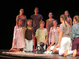 FITAG 2018 - Representaci&oacute; de l'obra Europa, a c&agrave;rrec de Cr&agrave;dula Teatre i el Cor Preludi, al Teatre Municipal