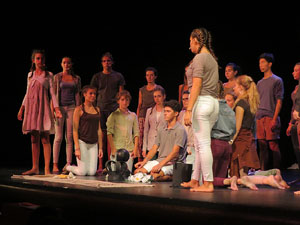 FITAG 2018 - Representaci&oacute; de l'obra Europa, a c&agrave;rrec de Cr&agrave;dula Teatre i el Cor Preludi, al Teatre Municipal