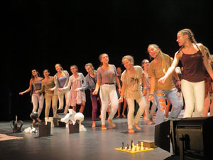 FITAG 2018 - Representaci&oacute; de l'obra Europa, a c&agrave;rrec de Cr&agrave;dula Teatre i el Cor Preludi, al Teatre Municipal