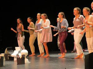FITAG 2018 - Representaci&oacute; de l'obra Europa, a c&agrave;rrec de Cr&agrave;dula Teatre i el Cor Preludi, al Teatre Municipal