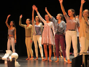 FITAG 2018 - Representaci&oacute; de l'obra Europa, a c&agrave;rrec de Cr&agrave;dula Teatre i el Cor Preludi, al Teatre Municipal