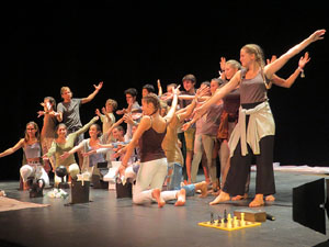 FITAG 2018 - Representaci&oacute; de l'obra Europa, a c&agrave;rrec de Cr&agrave;dula Teatre i el Cor Preludi, al Teatre Municipal
