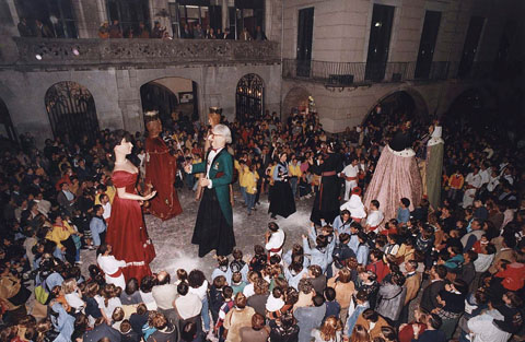 Inauguraci&oacute; de les Fires de Sant Narc&iacute;s. Ball de gegants a la pla&ccedil;a del Vi. 23 d'octubre 1998