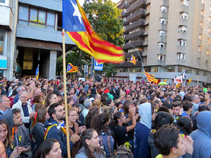 Concentraci&oacute; per l'1-O davant la subdelegaci&oacute; del Gobierno a Jaume I