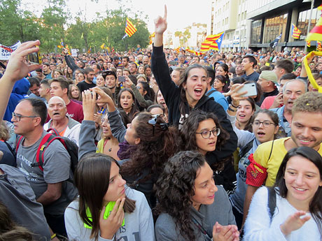 Concentraci&oacute; per l'1-O davant la subdelegaci&oacute; del Gobierno a Jaume I