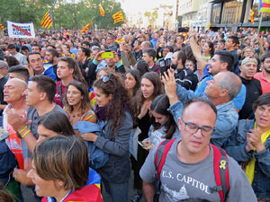 Concentraci&oacute; per l'1-O davant la subdelegaci&oacute; del Gobierno a Jaume I