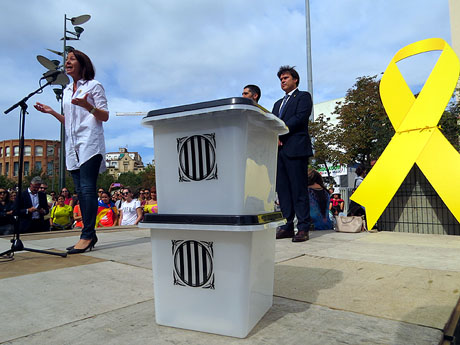 Commemoraci&oacute; de l'1-O a la pla&ccedil;a de l'U d'octubre de 2017