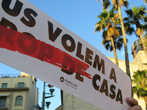 Concentraci&oacute; a la pla&ccedil;a de Santa Susanna per la llibertat dels presos pol&iacute;tics, amb Montse Puigdemont Casa