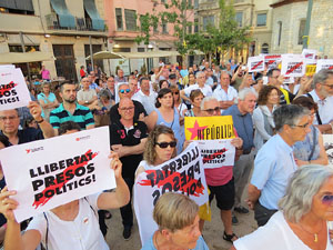Concentraci&oacute; a la pla&ccedil;a de Santa Susanna per la llibertat dels presos pol&iacute;tics, amb Montse Puigdemont Casa