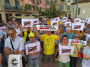 Concentraci&oacute; a la pla&ccedil;a de Santa Susanna per la llibertat dels presos pol&iacute;tics, amb Montse Puigdemont Casa
