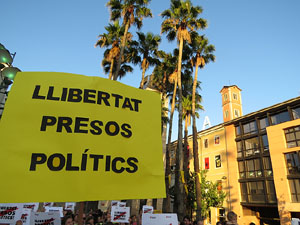 Concentraci&oacute; a la pla&ccedil;a de Santa Susanna per la llibertat dels presos pol&iacute;tics, amb Montse Puigdemont Casa