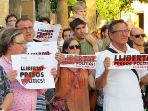 Concentraci&oacute; a la pla&ccedil;a de Santa Susanna per la llibertat dels presos pol&iacute;tics, amb Montse Puigdemont Casa