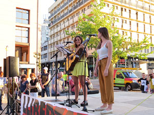 Concentraci&oacute; a la pla&ccedil;a de Santa Susanna per la llibertat dels presos pol&iacute;tics, amb Montse Puigdemont Casa