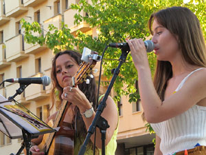 Concentraci&oacute; a la pla&ccedil;a de Santa Susanna per la llibertat dels presos pol&iacute;tics, amb Montse Puigdemont Casa
