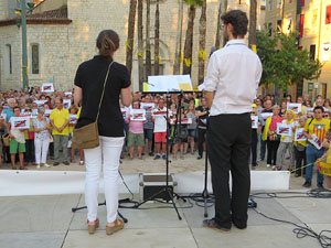Concentraci&oacute; a la pla&ccedil;a de Santa Susanna per la llibertat dels presos pol&iacute;tics, amb Montse Puigdemont Casa
