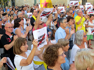 Concentraci&oacute; a la pla&ccedil;a de Santa Susanna per la llibertat dels presos pol&iacute;tics, amb Montse Puigdemont Casa