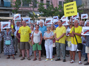 Concentraci&oacute; a la pla&ccedil;a de Santa Susanna per la llibertat dels presos pol&iacute;tics, amb Montse Puigdemont Casa