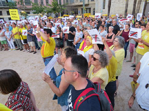 Concentraci&oacute; a la pla&ccedil;a de Santa Susanna per la llibertat dels presos pol&iacute;tics, amb Montse Puigdemont Casa
