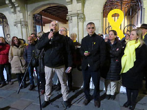 Concentraci&oacute; a la pla&ccedil;a del Vi per la llibertat dels presos pol&iacute;tics, amb la Polif&ograve;nica de Girona