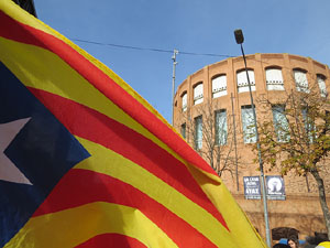 Concentraci&oacute; 21-D davant la subdelegaci&oacute; del govern espanyol a Girona