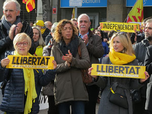 Concentraci&oacute; 21-D davant la subdelegaci&oacute; del govern espanyol a Girona