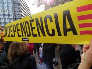 Concentraci&oacute; 21-D davant la subdelegaci&oacute; del govern espanyol a Girona
