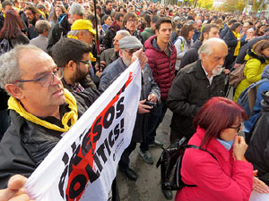 Concentraci&oacute; 21-D davant la subdelegaci&oacute; del govern espanyol a Girona