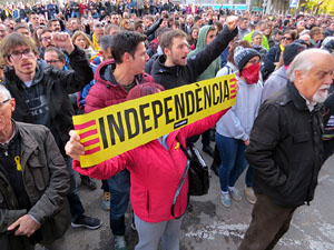 Concentraci&oacute; 21-D davant la subdelegaci&oacute; del govern espanyol a Girona
