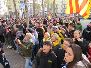 Concentraci&oacute; 21-D davant la subdelegaci&oacute; del govern espanyol a Girona