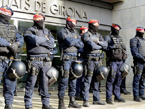 Concentraci&oacute; 21-D davant la subdelegaci&oacute; del govern espanyol a Girona