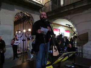 Concentraci&oacute; a la pla&ccedil;a del Vi per la llibertat dels presos pol&iacute;tics, amb Joanjo Bosk