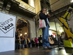Concentraci&oacute; a la pla&ccedil;a del Vi per la llibertat dels presos pol&iacute;tics, amb Joanjo Bosk