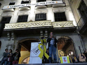 Concentraci&oacute; a la pla&ccedil;a del Vi per la llibertat dels presos pol&iacute;tics, amb Joanjo Bosk